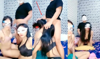 Gantian Aku Threesome Moni Tabok Sepong Nete HOT51