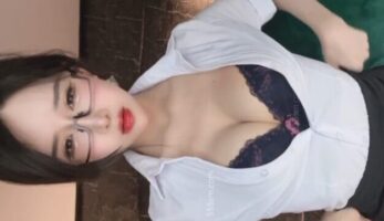한국야동 선생님은 수업 시간에 장난감을 잔뜩 가지고 놀았다